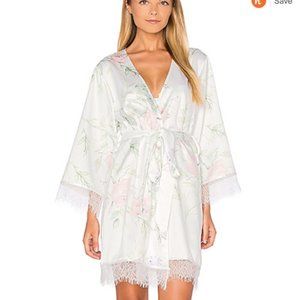 White Floral Robe with Lace Trim - Homebodii